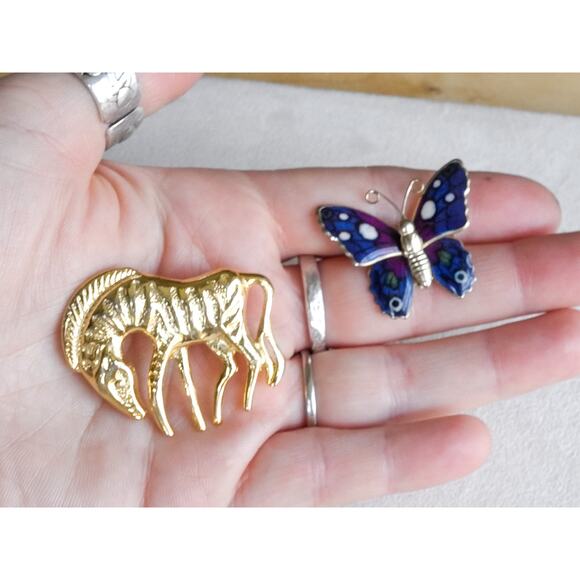 Vintage Brooches 2 PC Gold Tone Zebra Purple Butterfly Animal Pin Set Cute Retro - Picture 2 of 5